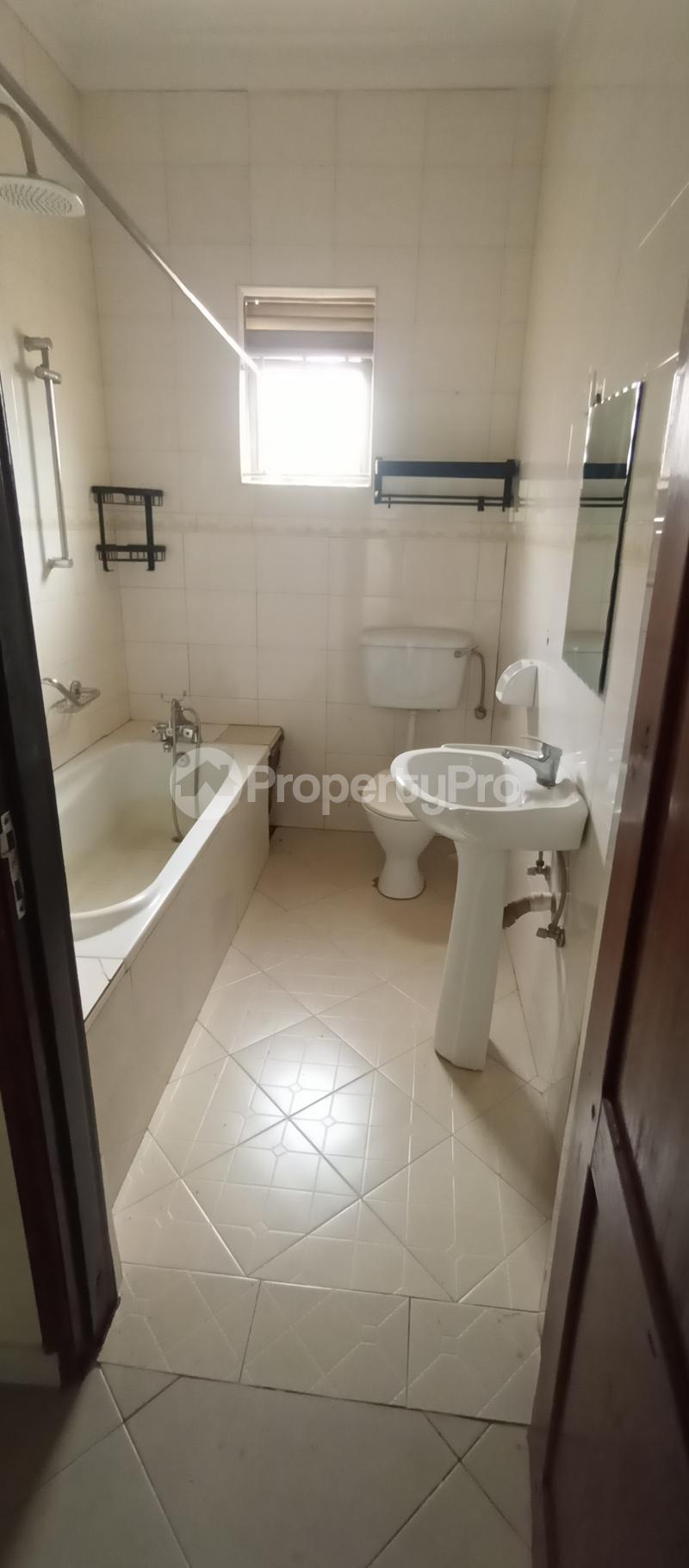4 bedroom Villa for sale Namugongo road nabwojjo estate  Kira Wakiso Central - 18