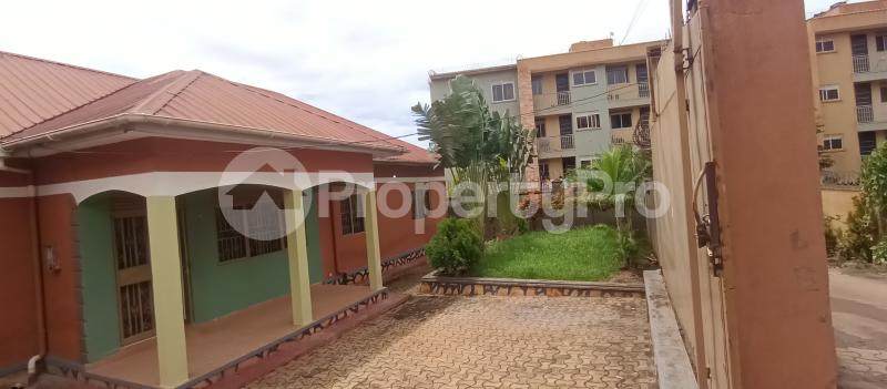 4 bedroom Villa for sale Namugongo road nabwojjo estate  Kira Wakiso Central - 1