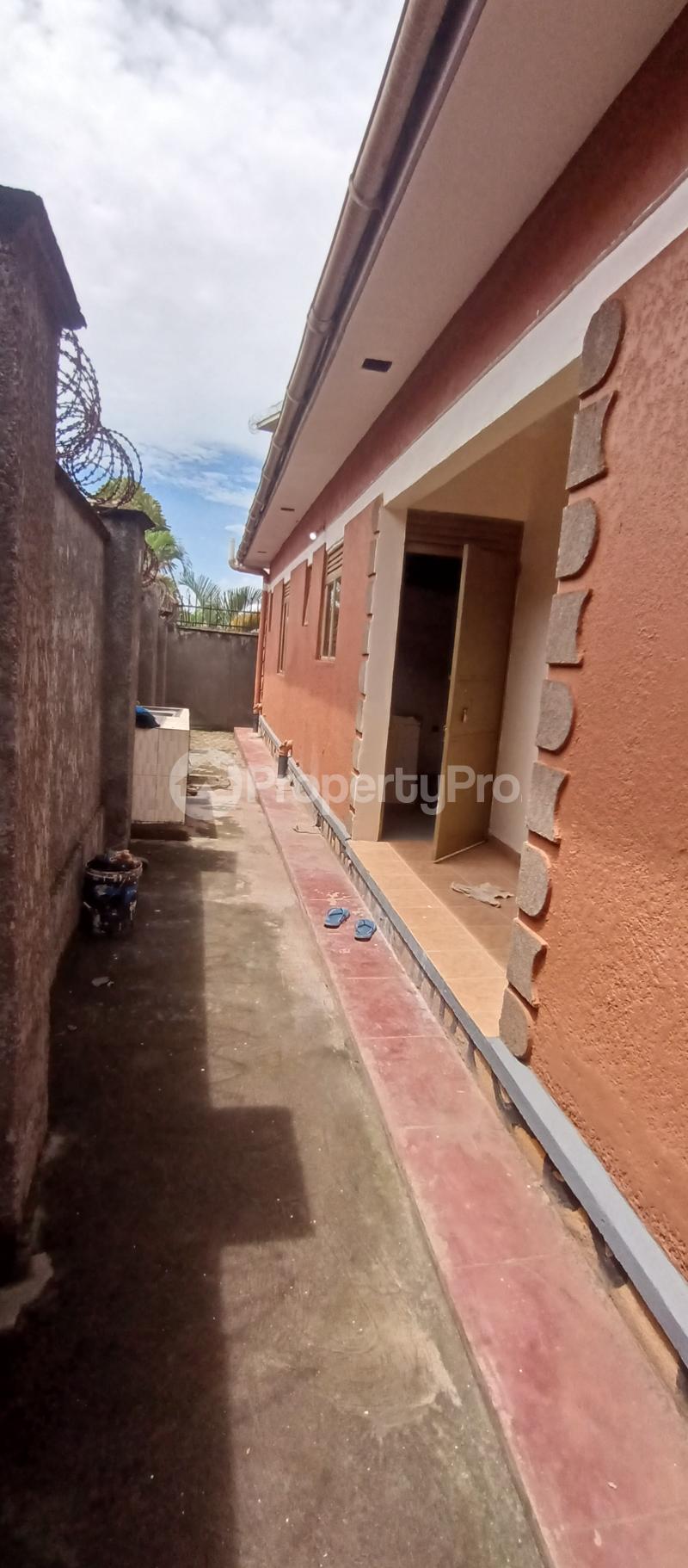 4 bedroom Villa for sale Namugongo road nabwojjo estate  Kira Wakiso Central - 2