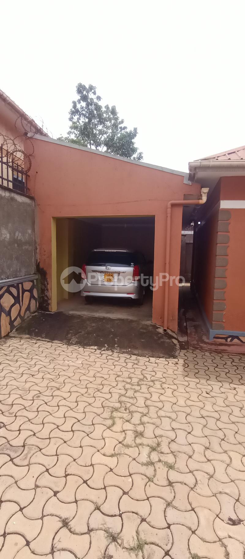 4 bedroom Villa for sale Namugongo road nabwojjo estate  Kira Wakiso Central - 5