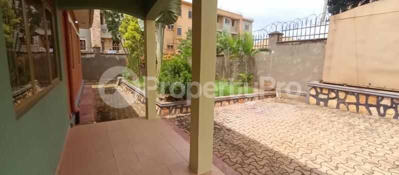 4 bedroom Villa for sale Namugongo road nabwojjo estate  Kira Wakiso Central - 8