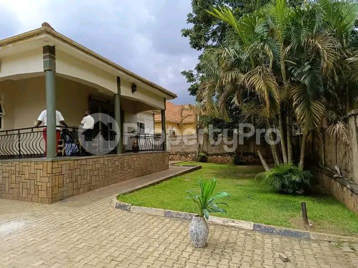 4 bedroom Bungalow Apartment for sale Naalya road  Kampala Central Kampala Central - 1