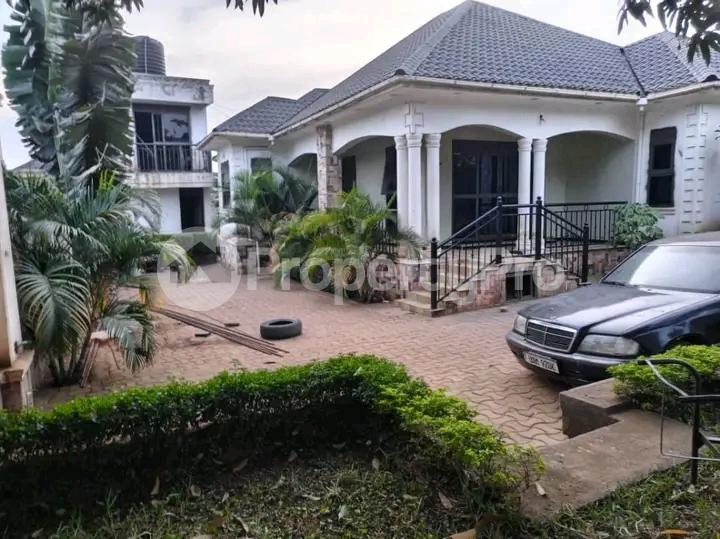 4 bedroom Bungalow Apartment for sale Kira road  Kira Wakiso Central - 6