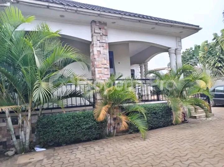 4 bedroom Bungalow Apartment for sale Kira road  Kira Wakiso Central - 4
