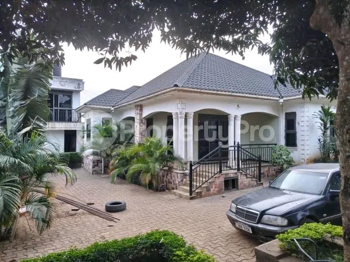 4 bedroom Bungalow Apartment for sale Kira road  Kira Wakiso Central - 1