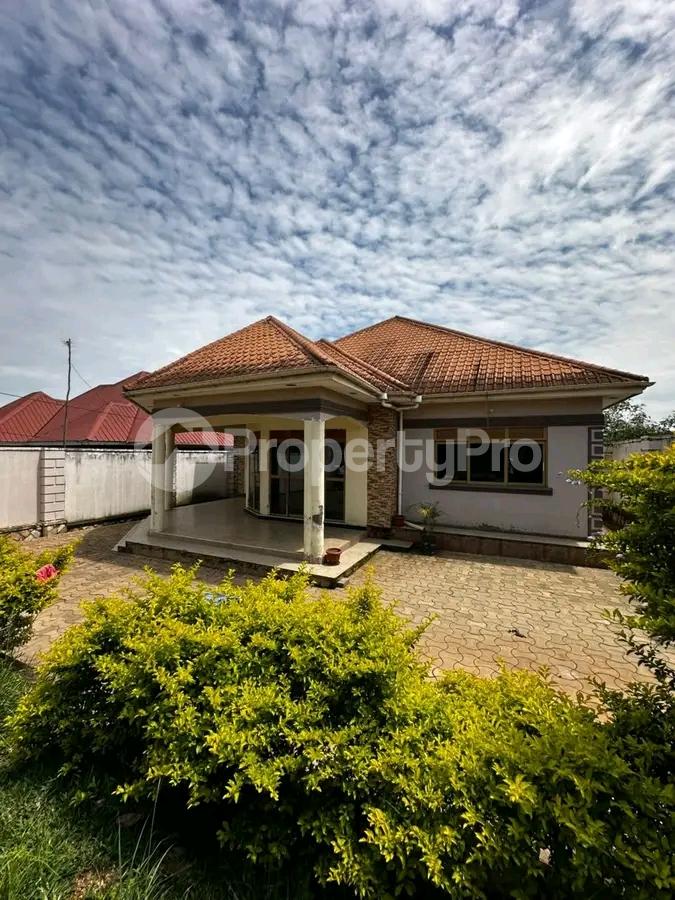 3 bedroom Bungalow Apartment for sale Kiwenda gayaza  Wakiso Central