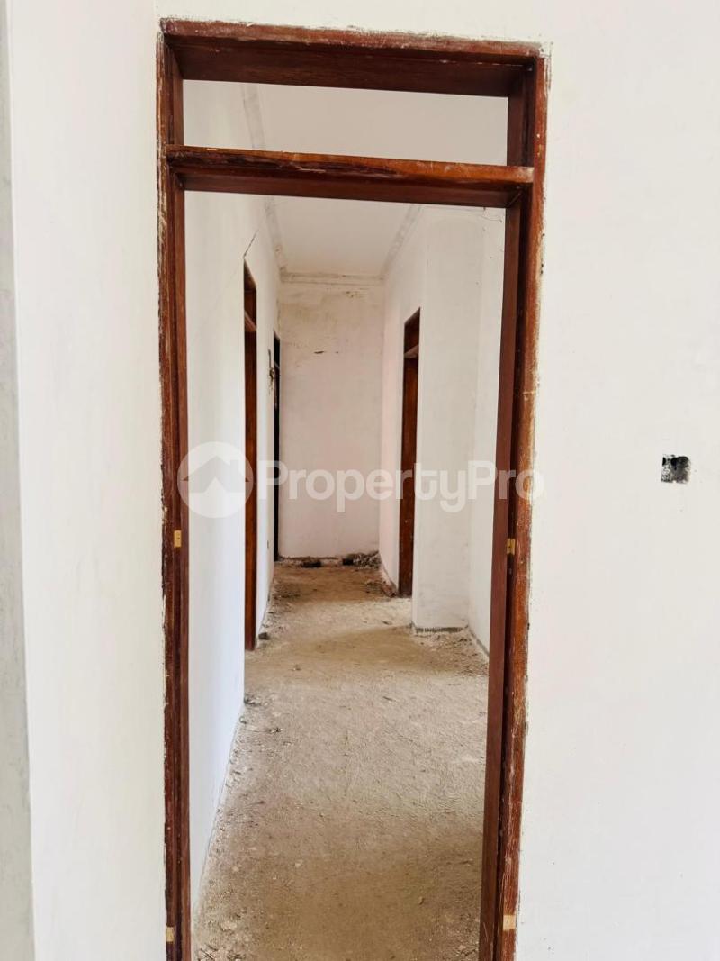 5 bedroom Apartment Block Apartment for sale Nsamizi Rd, Entebbe  Katabi Wakiso Central - 5