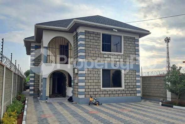 5 bedroom Townhouses Houses for rent Syokimau Nairobi