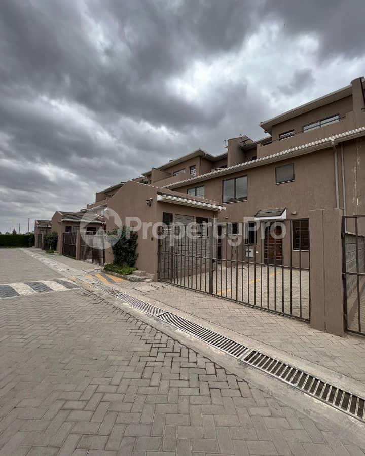 5 bedroom Flat&Apartment for sale Syokimau Nairobi