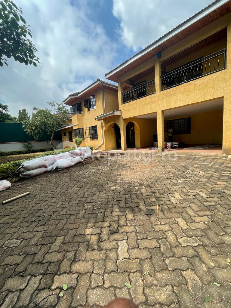 5 bedroom Townhouses Houses for sale Lavington Nairobi