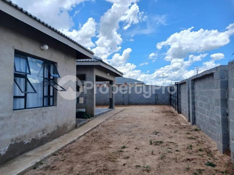 5 bedroom Houses for sale Hopelyn Suburb , Bulawayo Mahatshula Bulawayo North Bulawayo - 2