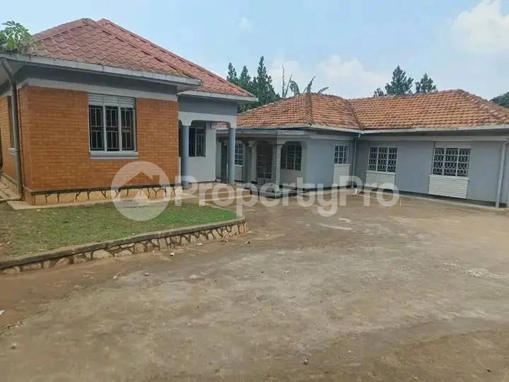 5 bedroom Bungalow Apartment for rent Bukoto ntinda ministers village  Bukoto Kampala Central - 1