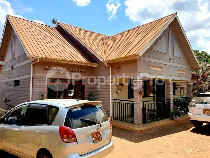 5 bedroom Bungalow Apartment for sale Kyaliwajjala road  Kira Wakiso Central - 8