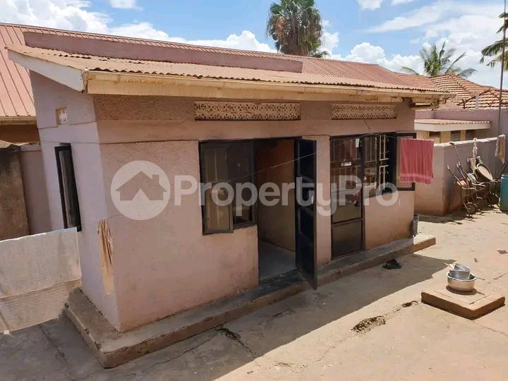 5 bedroom Bungalow Apartment for sale Kyaliwajjala road  Kira Wakiso Central - 0