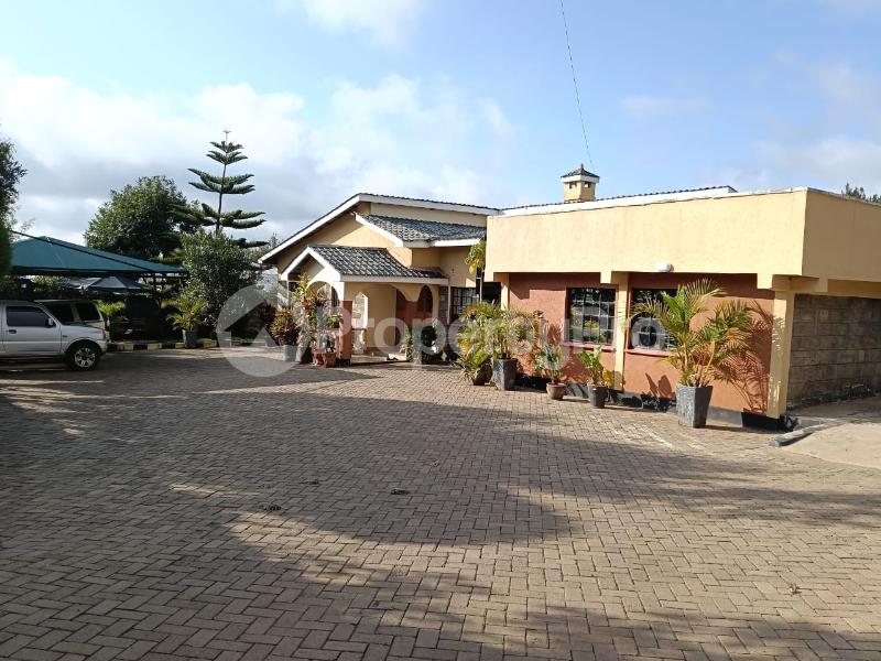 6 bedroom Bungalow Houses for rent Karen Nairobi