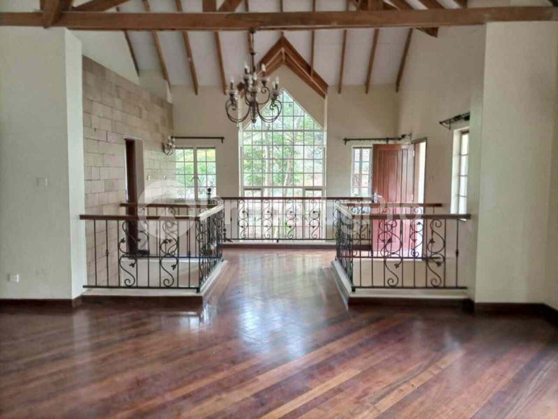 6 bedroom Houses for sale Rosslyn Nairobi
