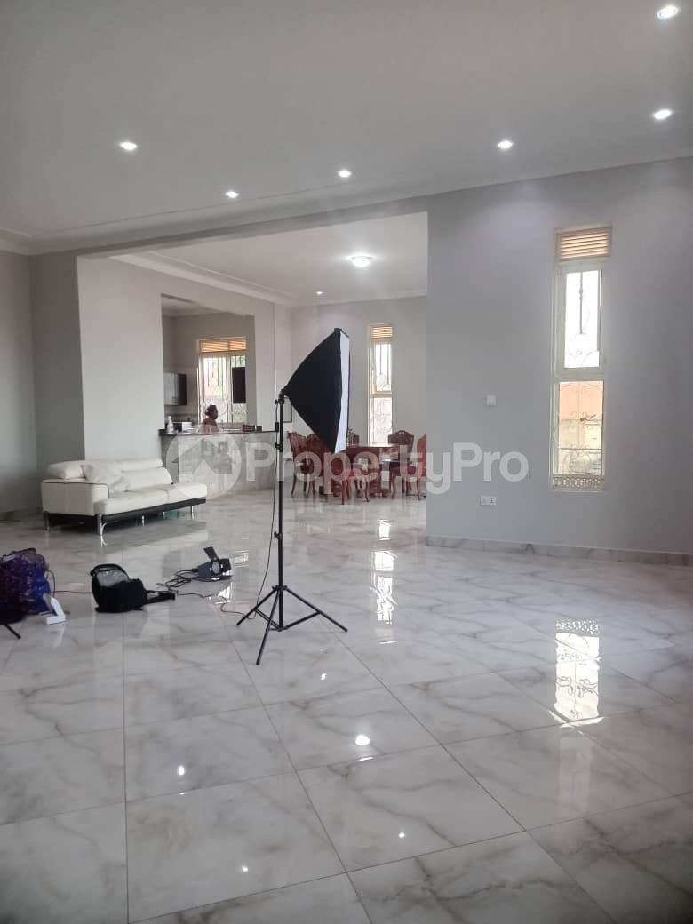 6 bedroom Villa for sale Wakiso Central - 10