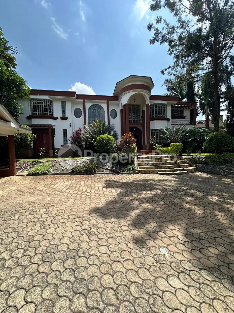 6 bedroom Townhouses Houses for rent Nyari Nairobi