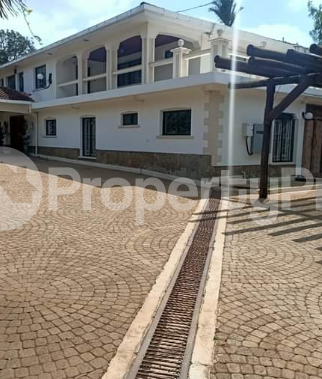 6 bedroom Townhouse for sale Lavington Nairobi