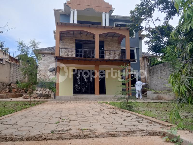 6 bedroom Villa for sale Nakiwogo Road  Katabi Wakiso Central - 2