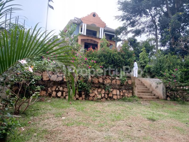 6 bedroom Villa for sale Nakiwogo Road  Katabi Wakiso Central - 1