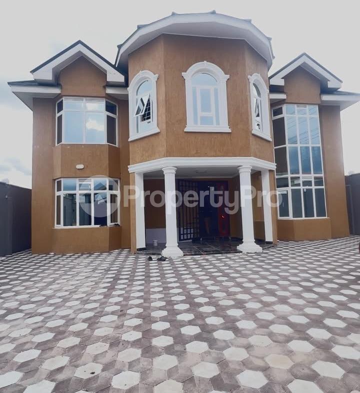 6 bedroom Townhouse for rent Syokimau Nairobi