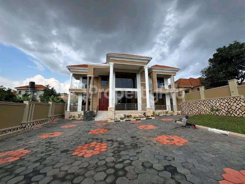 6 bedroom Bungalow Apartment for sale Entebbe road bwebaja Kansanga Kampala Central - 0
