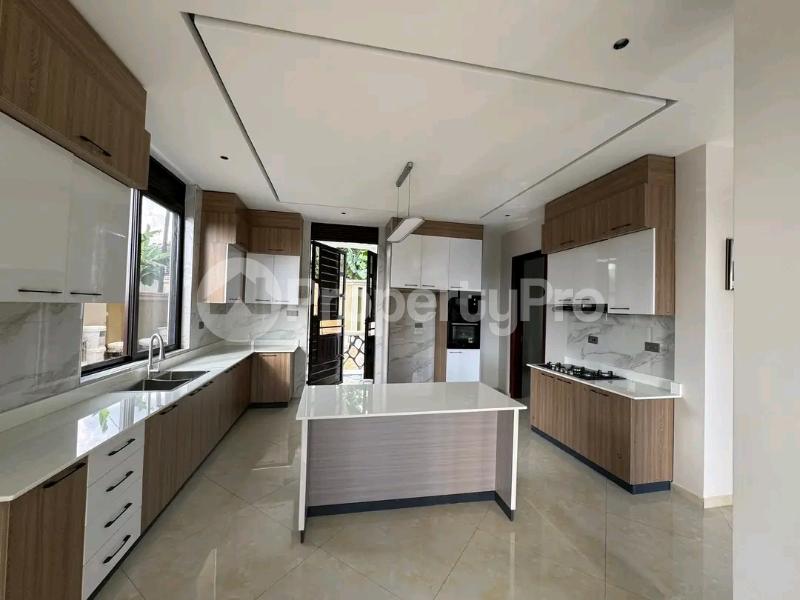 6 bedroom Bungalow Apartment for sale Entebbe road bwebaja Kansanga Kampala Central - 1