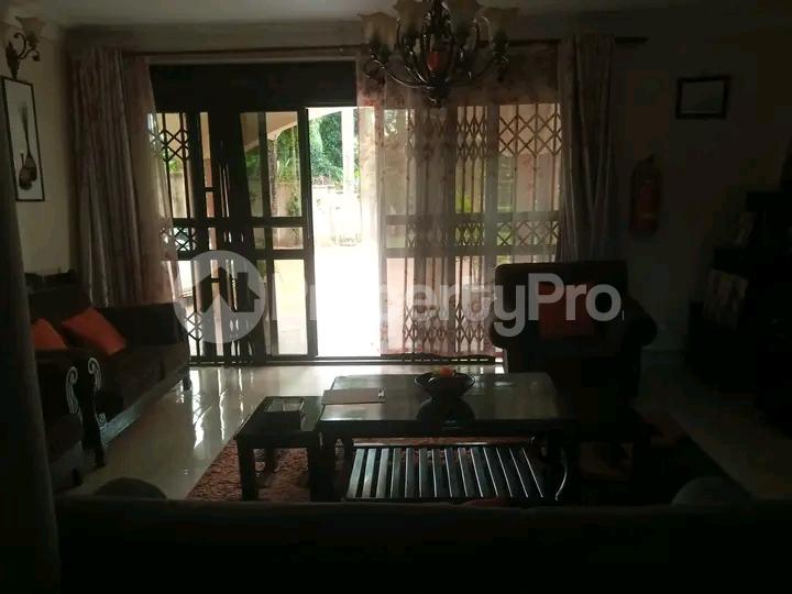 6 bedroom Bungalow Apartment for sale Namugongo road  Kampala Central Kampala Central - 2