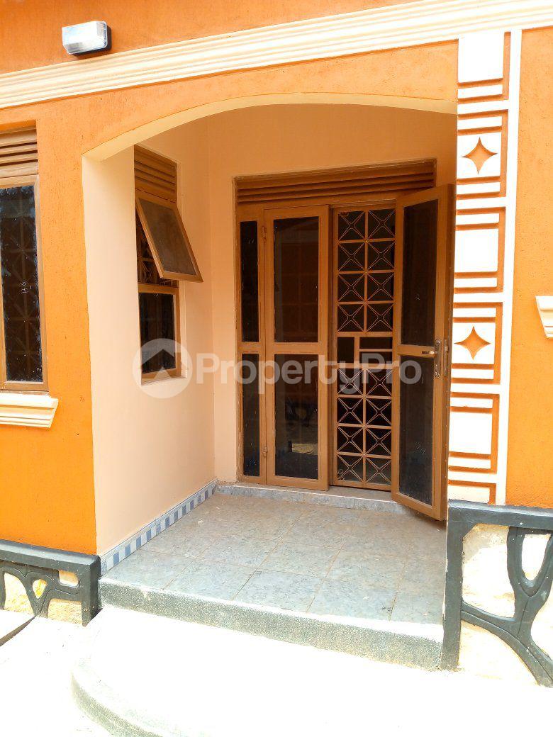 1 bedroom mini flat  Bungalow Apartment for rent wampeewo road Wakiso Central - 4