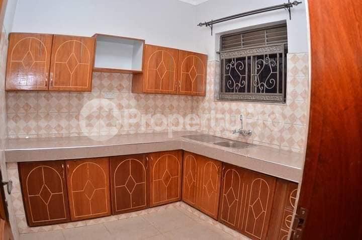 3 bedroom Apartment Block Apartment for rent kulambilo road Kampala Central - 11