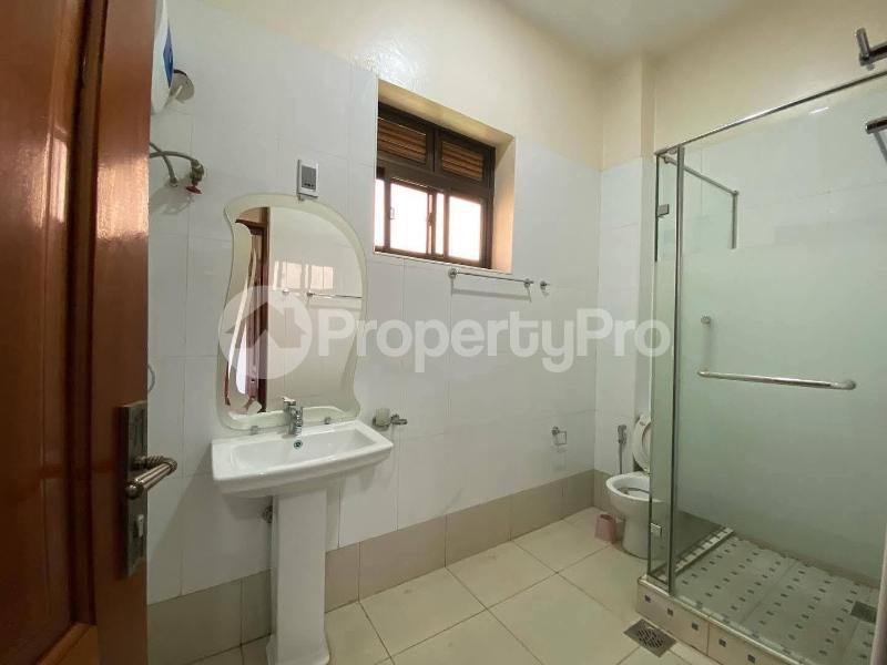 3 bedroom Apartment Block Apartment for rent kyanja road Wakiso Central - 9