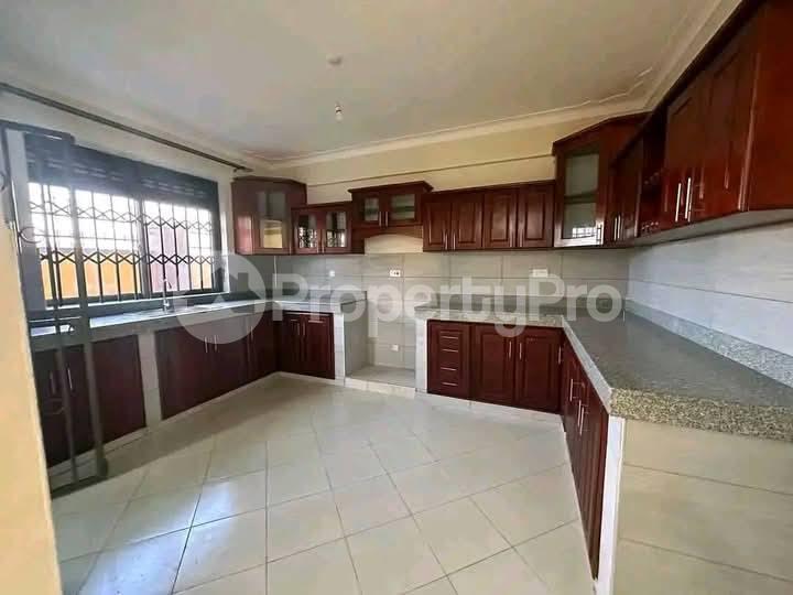 3 bedroom Apartment Block Apartment for rent namugongo road Wakiso Central - 2