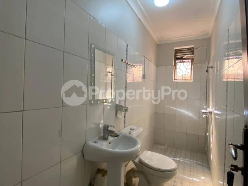 3 bedroom Apartment Block Apartment for rent kisaasi road Wakiso Central - 11