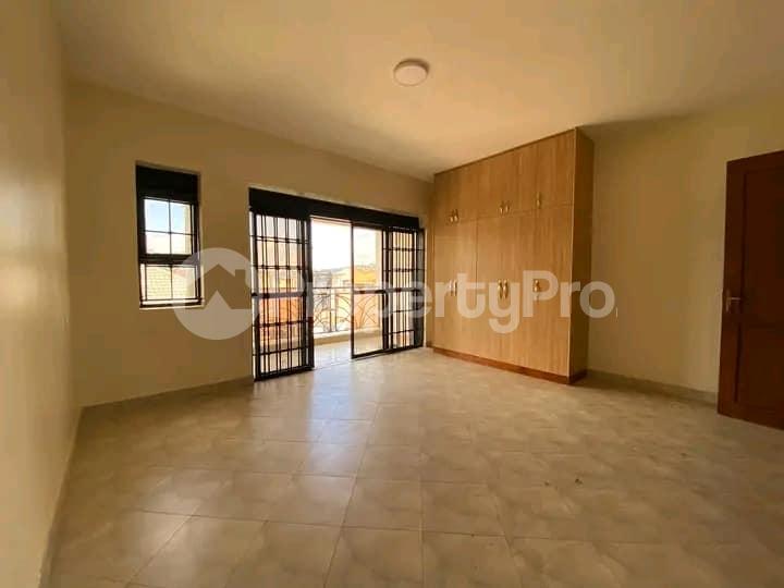 3 bedroom Apartment Block Apartment for rent kulambilo road Kampala Central - 7