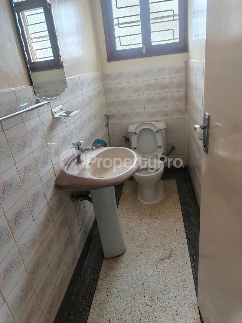 5 bedroom Apartment Block Apartment for rent bugoloobi road Kampala Central - 1