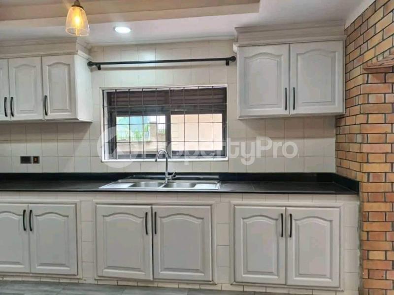 5 bedroom Apartment Block Apartment for rent naguru road Kampala Central - 13