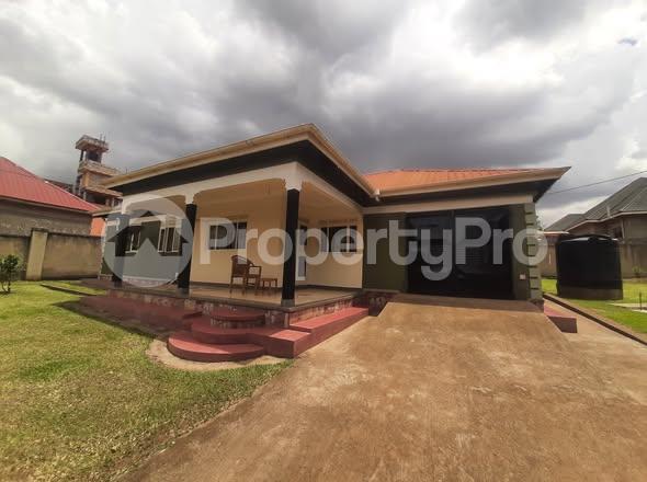 4 bedroom Bungalow Apartment for rent bweyogerere road  Wakiso Central - 4