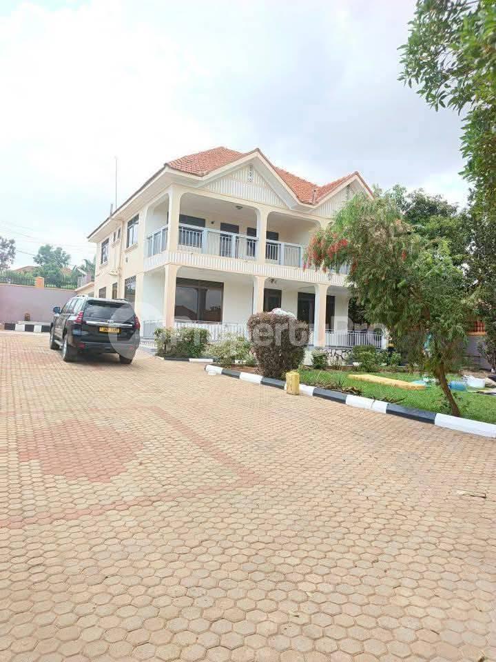 6 bedroom Bungalow Apartment for rent ntinda road Kampala Central - 12