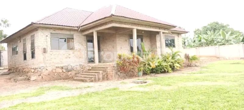 4 bedroom Villa for sale Kiwenda town Nabweru Wakiso Central - 0