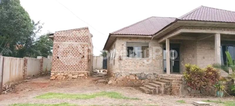 4 bedroom Villa for sale Kiwenda town Nabweru Wakiso Central - 4
