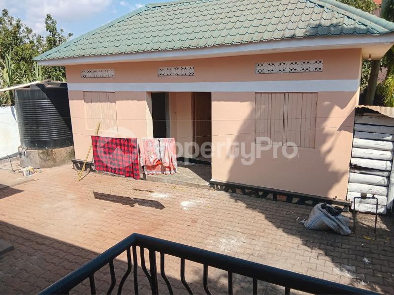 3 bedroom Apartment Block Apartment for rent bweyogerere road  Wakiso Central - 12