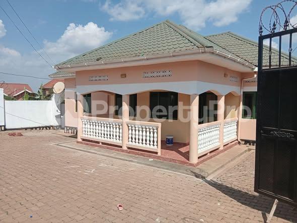 3 bedroom Apartment Block Apartment for rent bweyogerere road  Wakiso Central - 9