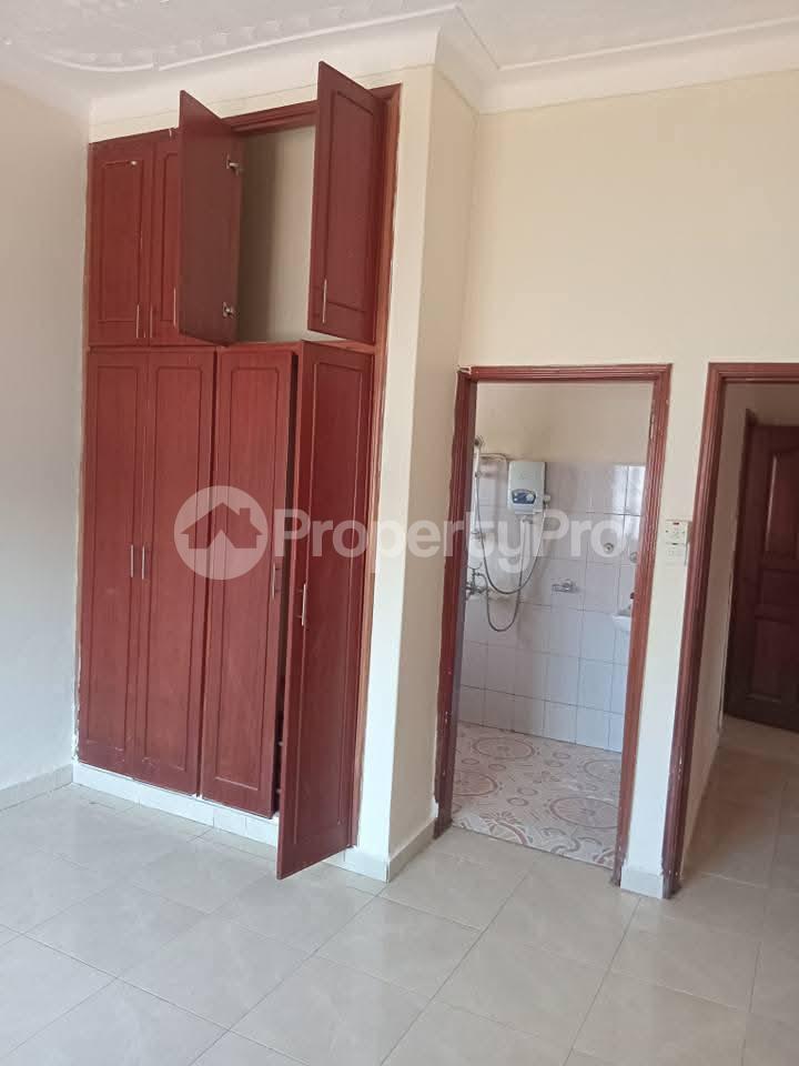 3 bedroom Apartment Block Apartment for rent bweyogerere road  Wakiso Central - 11