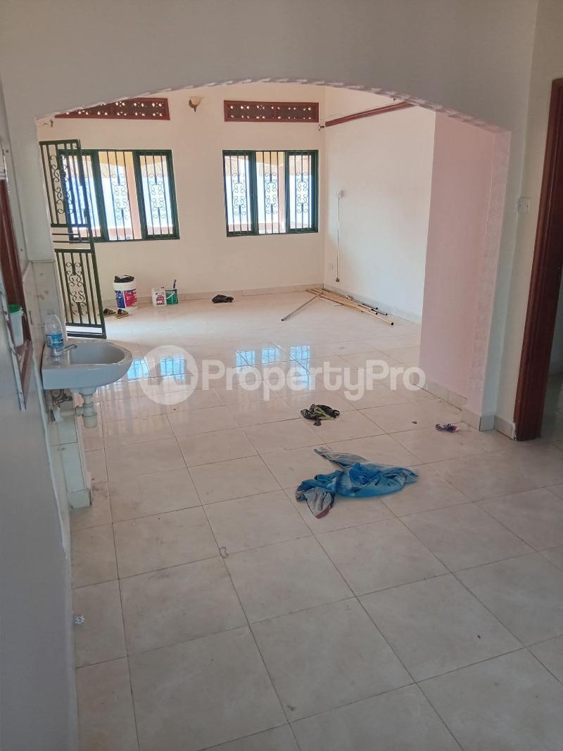 3 bedroom Apartment Block Apartment for rent bweyogerere road  Wakiso Central - 6