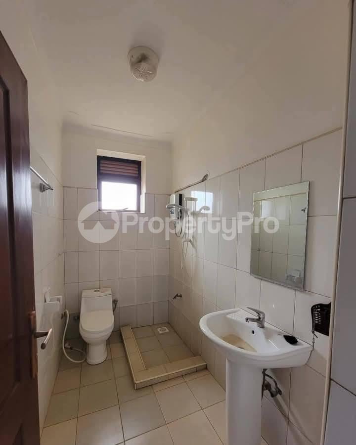 2 bedroom Apartment Block Apartment for rent kisaasi road Wakiso Central - 4