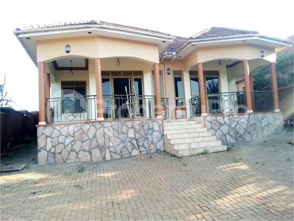 3 bedroom Apartment Block Apartment for rent namugongo road Wakiso Central - 12