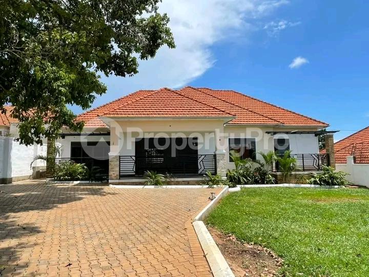 5 bedroom Bungalow Apartment for sale Entebbe road bwebajja  Kampala Central Kampala Central - 3