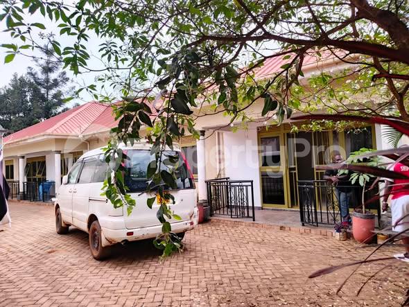 Bungalow Apartment for rent Bweyogerere road Wakiso Central - 10