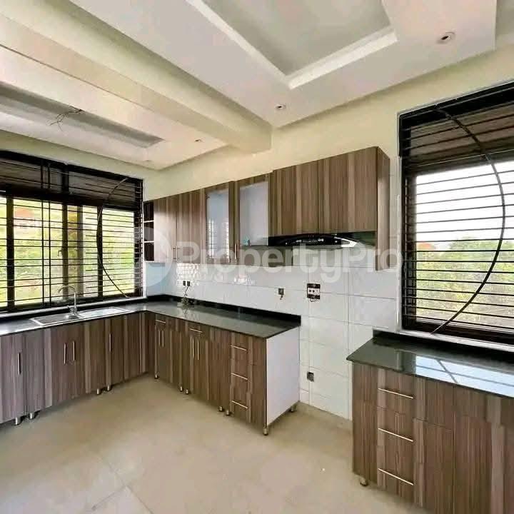 3 bedroom Apartment Block Apartment for rent Mutungo road Wakiso Central - 2